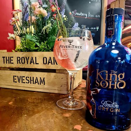 Отель The Royal Oak Ившем Экстерьер фото