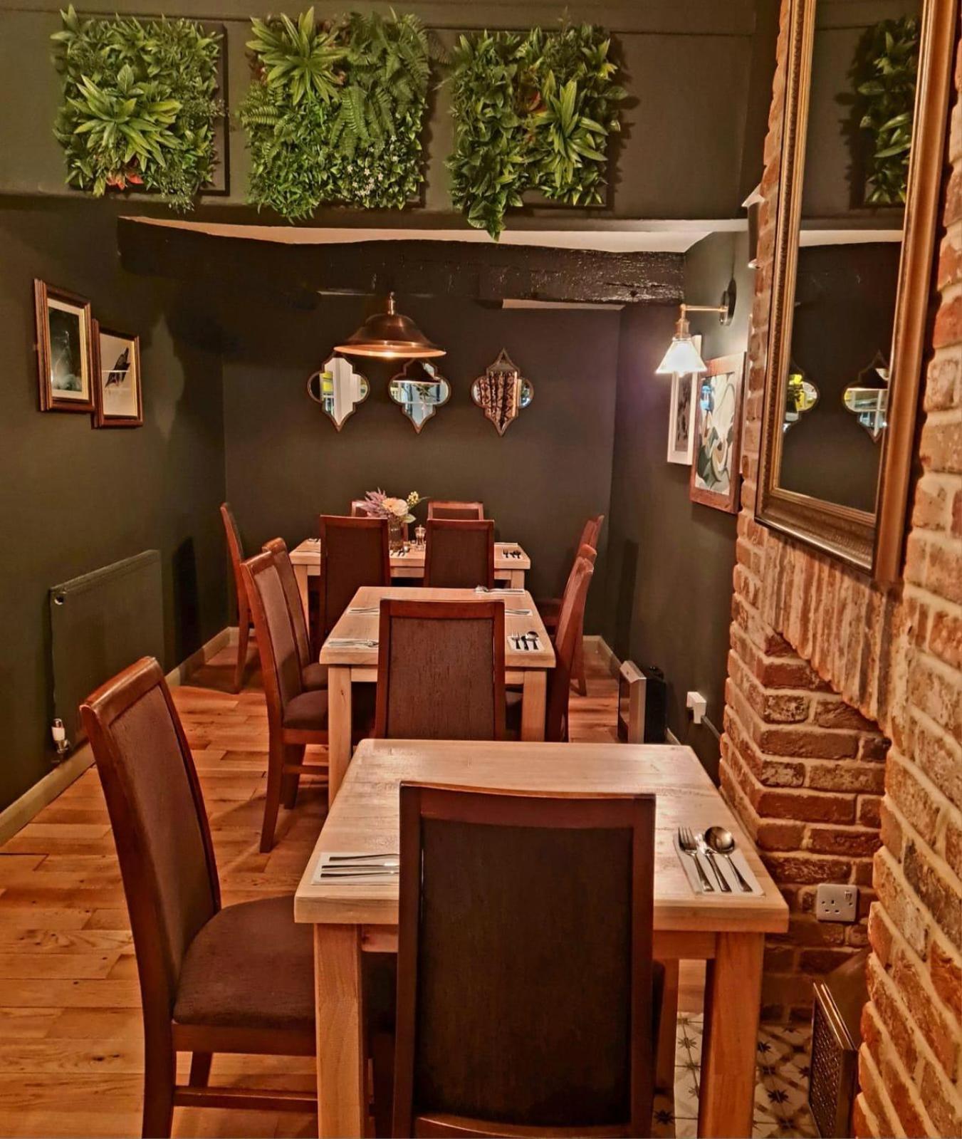 Отель The Royal Oak Ившем Экстерьер фото